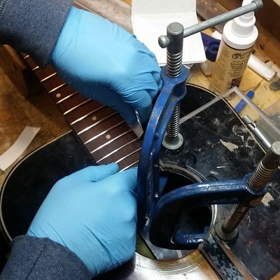 Repairing a Gibson J45 Deluxe Split Top with Carbon Fibre