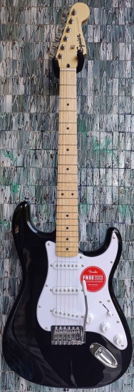 Squier Sonic Stratocaster, Maple Fingerboard, White Pickguard, Black