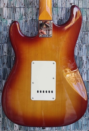 Squier Limited Edition Classic Vibe '60s Stratocaster HSS, Laurel Fingerboard, Tortoiseshell Pickguard, Sienna Sunburst