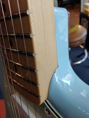 Fender Player Series Mustang, Maple Fingerboard, Sonic Blue