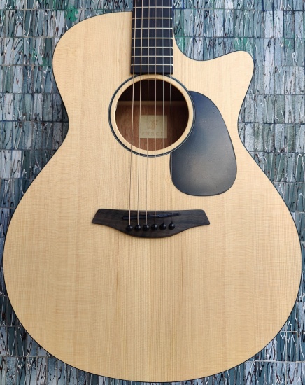 Furch Violet Master's Choice Gc-SM SPE Sitka Spruce/African Mahogany Electro-Acoustic Grand Auditiorium Cutaway with LR Baggs Stagepro Element
