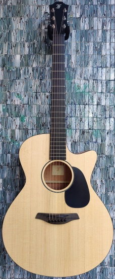 Furch Violet Master's Choice Gc-SM SPE Sitka Spruce/African Mahogany Electro-Acoustic Grand Auditiorium Cutaway with LR Baggs Stagepro Element