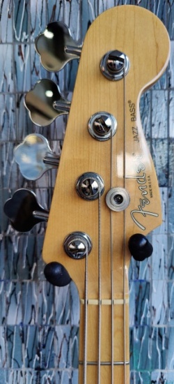 Fender 2011 American Standard Jazz Bass, Vintage White (Pre-Owned)