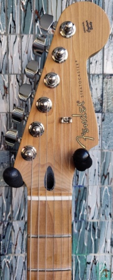Fender Limited Edition Player Stratocaster, Roasted Maple Fingerboard, 2-Color Sunburst