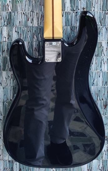Fender Made in Japan Hybrid II Precision Bass, Maple Fingerboard, Black