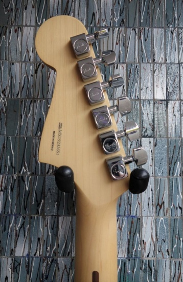 Fender Player Series Jazzmaster, Pau Ferro Fingerboard, 3-Color Sunburst