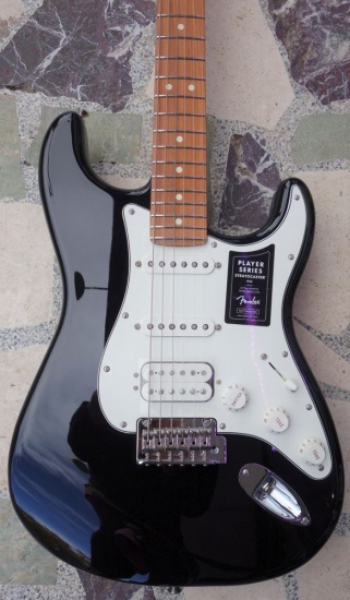 Fender Player Series Stratocaster HSS, Pau Ferro Fingerboard, Black