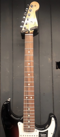 Fender Player Series Stratocaster, Pau Ferro Fingerboard, 3-Color Sunburst