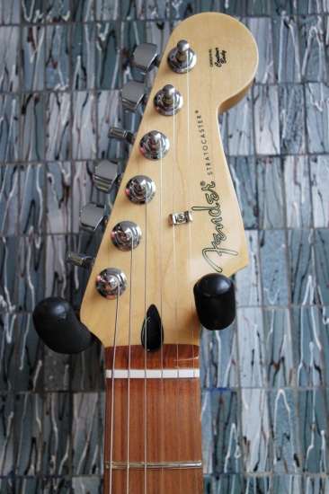 Fender Player Series Stratocaster, Pau Ferro Fingerboard, Black