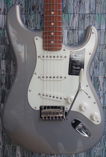 Fender Player Series Stratocaster, Pau Ferro Fingerboard, Silver