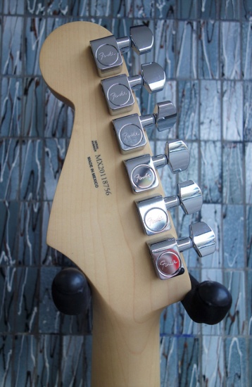 Fender Player Series Stratocaster, Pau Ferro Fingerboard, Silver
