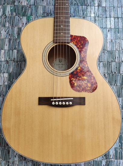 Guild Westerly Collection OM-240E Electro-Acoustic Orchestra Model, Natural