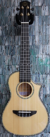 Isuzi SST-1C Solid Spruce Top Cutaway Concert Ukulele