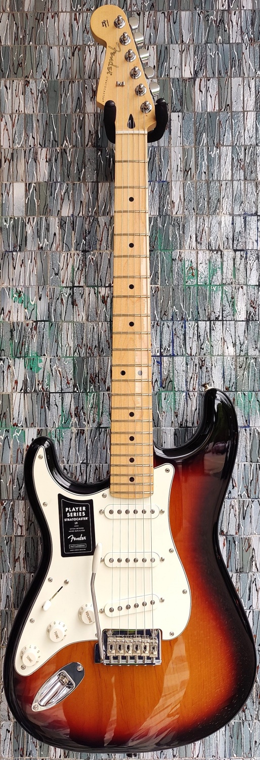 Fender Player Stratocaster Left-Handed, Maple Fingerboard, 3-Color Sunburst