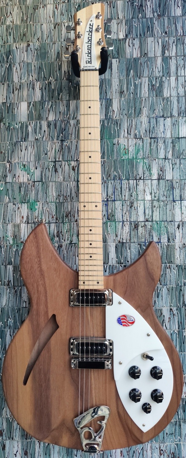 Rickenbacker 330 Walnut