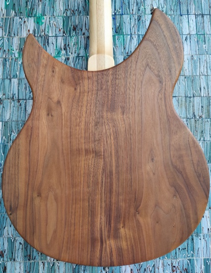 Rickenbacker 330 Walnut