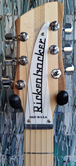 Rickenbacker 330 Walnut