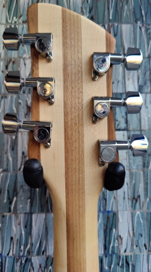 Rickenbacker 330 Walnut