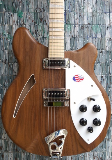 Rickenbacker 360, Walnut