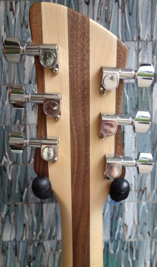 Rickenbacker 360, Walnut