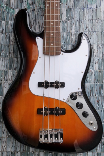 Squier Affinity Jazz Bass with Laurel Fingerboard, Brown Sunburst
