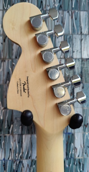 Squier Affinity Series Stratocaster, Laurel Fingerboard, 3-Color Sunburst