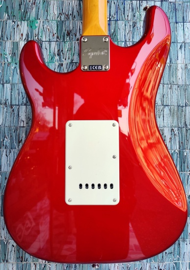 Squier Classic Vibe '60s Stratocaster, Laurel Fingerboard, Candy Apple Red