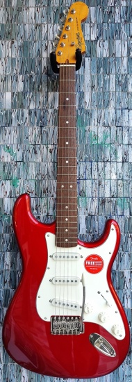 Squier Classic Vibe '60s Stratocaster, Laurel Fingerboard, Candy Apple Red