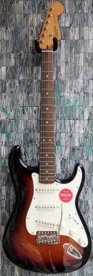 Squier Classic Vibe '60s Stratocaster, Laurel Fingerboard, 3-Color Sunburst