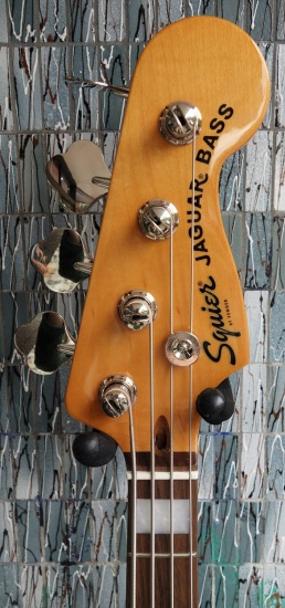 Squier Classic Vibe Jaguar Bass, Laurel Fingerboard, 3-Color Sunburst