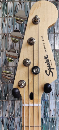 Squier Sonic Bronco Bass, Maple Fingerboard, Arctic White