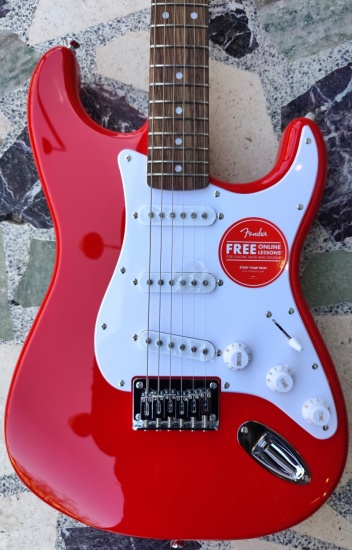 Squier Sonic Stratocaster HT, Laurel Fingerboard, White Pickguard, Torino Red