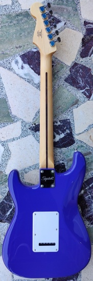 Squier Sonic Stratocaster, Laurel Fingerboard, White Pickguard, Ultraviolet