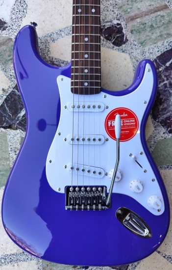 Squier Sonic Stratocaster, Laurel Fingerboard, White Pickguard, Ultraviolet