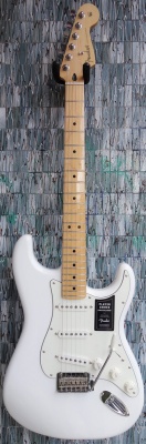 Fender Player Series Stratocaster, Maple Fingerboard, Polar White