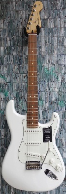 Fender Player Series Stratocaster, Pau Ferro Fingerboard, Polar White