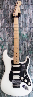 Fender Player Series Stratocaster with Floyd Rose, Maple Fingerboard, Polar White