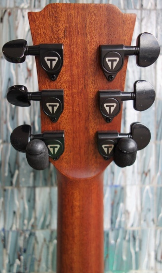 Traveler Redlands Concert Electro-Acoustic Travel Guitar, Mahogany